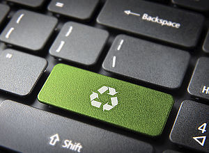 Keyboard with green button showing the three circling ecology arrows |Cicular PP - a project of Interreg Baltic Sea Region (photo: Panthermedia/Cienpies Design)