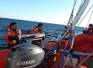 Ship crew preparing a probe | DAIMON - a project of Interreg Baltic Sea Region