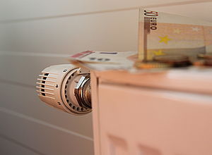 Close-up of the thermostat of a heater in a flat | Effect4buildings - a project of Interreg Baltic Sea Region (photo: Vidzeme Planning Region)