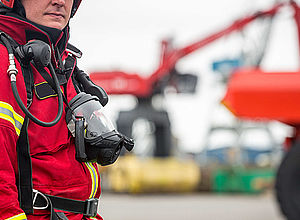 Harbour scene with firefighter in full gear including gas mask | HAZARD - a project of Interreg Baltic Sea Region (photo: Esko Keski Oja)