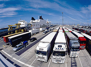 Lorries waiting to board the ferry | Scandria2Act - a project of Interreg Baltic Sea Region 