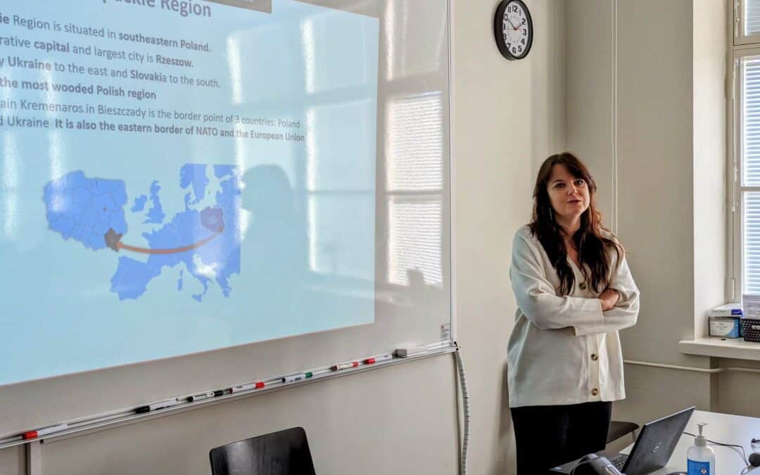 Customer relationship building should be part of the company´s strategy