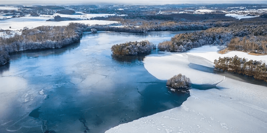 The presence of microplastics in lake waters as a global issue – raising awareness and Implementing protective measures