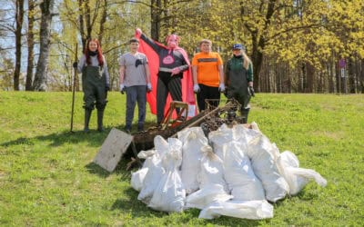 Cleanup at Lake Velnezers approved by Latvian superhero – Pigman
