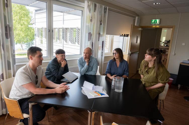 Henrik Wikström, ST doctor and former participant in "Kultur på recept," was invited to share his experiences with project coordinators Catharina Ljungcrantz and Elias Sandling from Sunderby Folk High School, and Susanne Lundquist and Marie Tuvesson from Region Norrbotten.