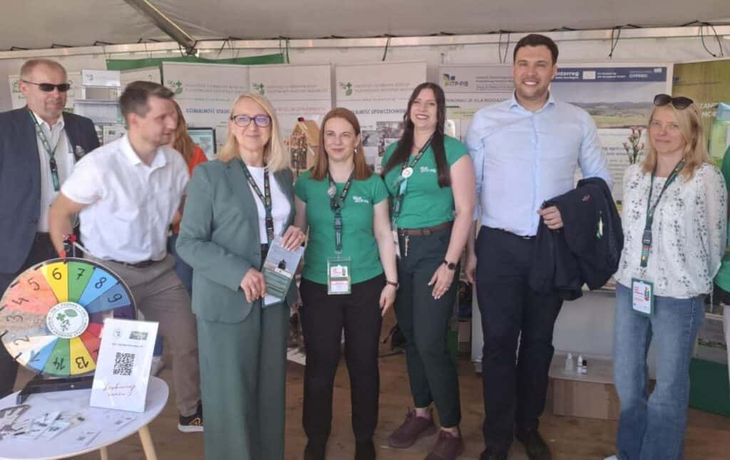 The Polish Deputy Minister of Agriculture and Rural Development and Ms. Grabowska-Polanowska , pictured with other GYPREG project representatives from ITP-PIB . © ITP-PIB
