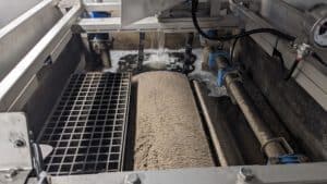 Treatment process in the EMPEREST mobile container