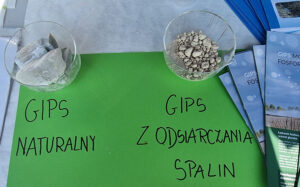 The agricultural trade fair - Agropromotion 12–13 September 2025, in Stary Sącz. Agropromotion in Stary Sącz: Samples of gypsum.