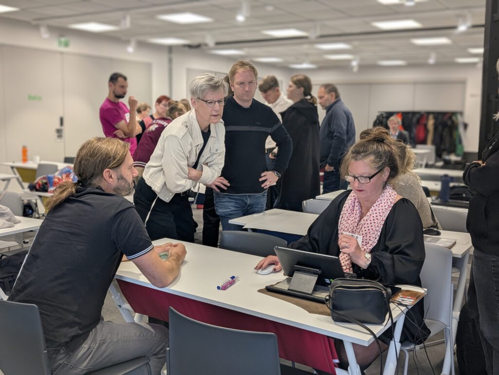Participants discussing working areas.