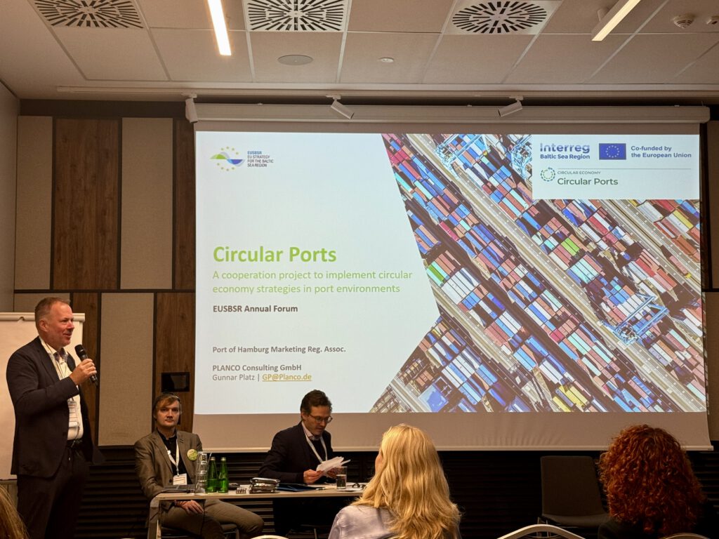 Gunnar presenting at the Circular Ports workshop at the EUSBSR Annual Forum 2025