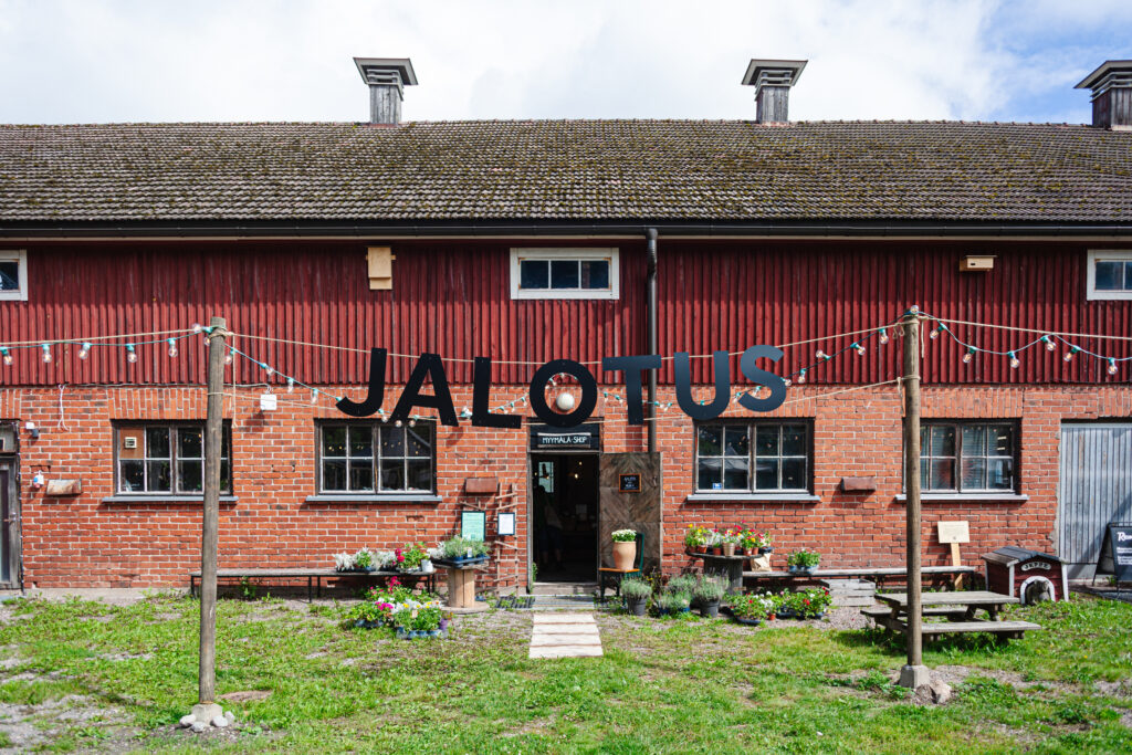 Building of Jalotus – Transition Movement Finland
