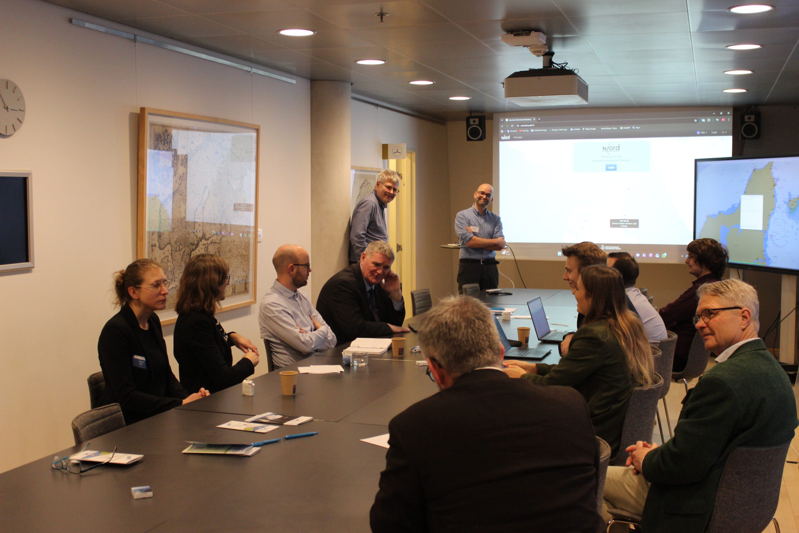 Mads Sølver Svendsen giving a presentation to an audience