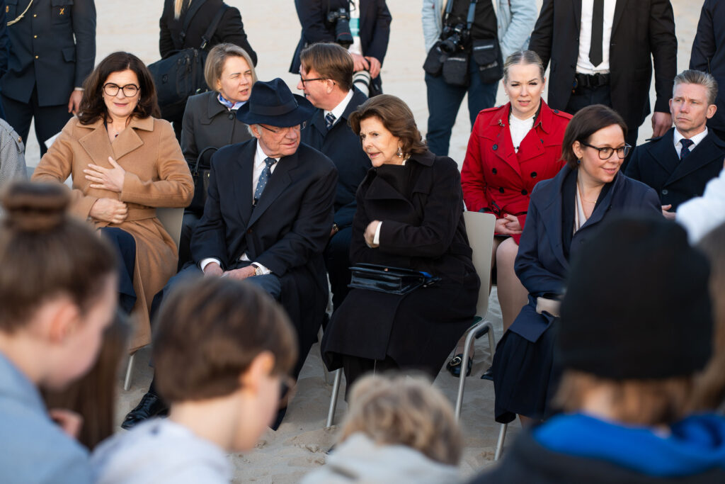 The Royal Couple of Sweden and their delegate visiting the beach at the Bay of Gdańsk.