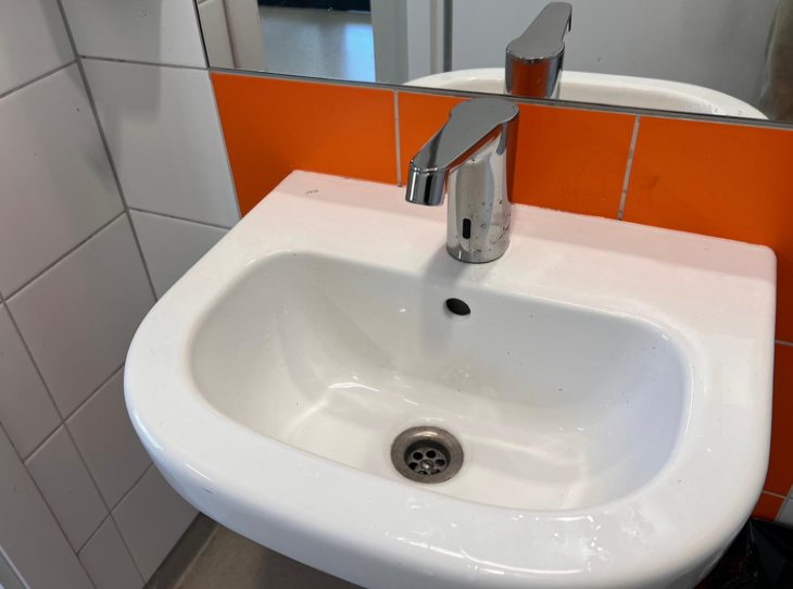 Carnikava Secondary School – replacement of worn-out water taps with sensor-controlled faucets