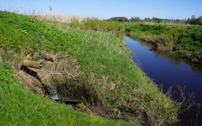 Assessing the environmental impacts of wastewater treatment in seasonal tourist areas